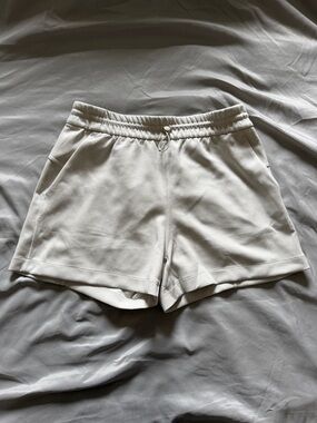 lululemon Softstreme Short 4”